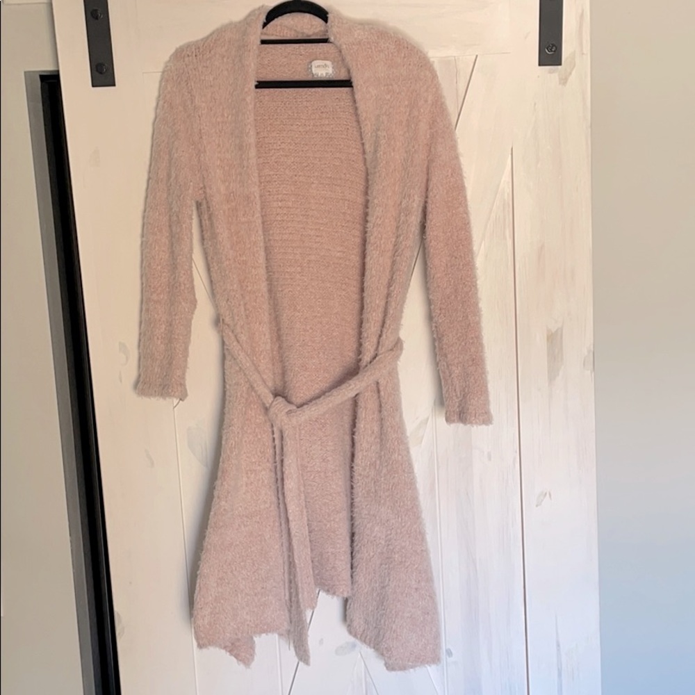The Lemon Collections S/M robe in a soft pale pink